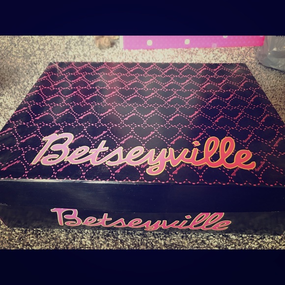 Brown knee high boots - Picture 1 of 4